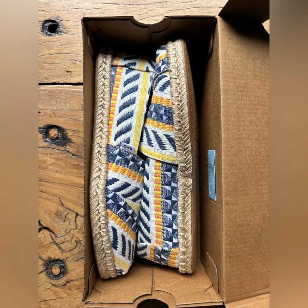 TOMS Alpargata Rope Global Jacquard Geometric Patterned Slip-Ons NEW IN BOX - Picture 4 of 10